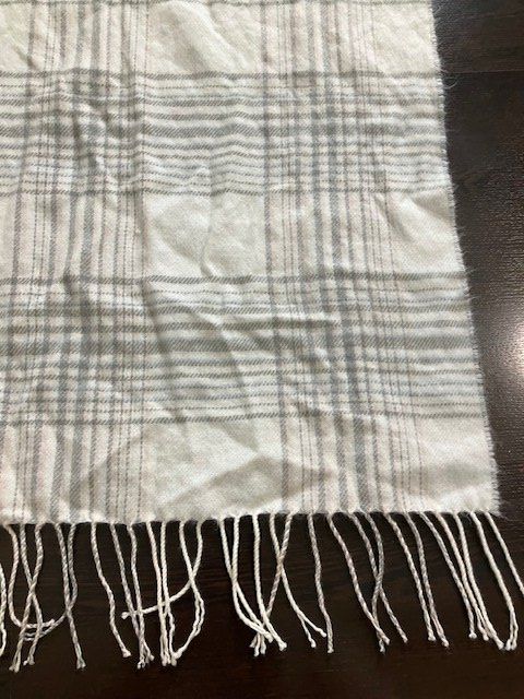 Foulards, Tücher & Schals: beige-grau karierter schal – Gebraucht aus Schwarzenberg LU von kindler007 1