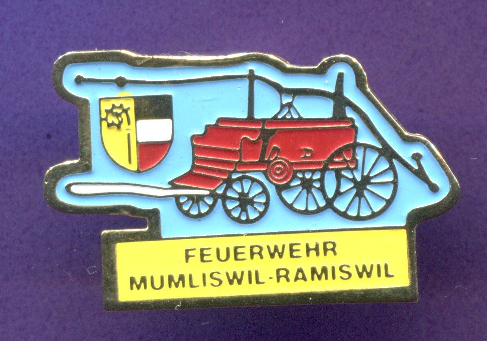 Plaketten & Abzeichen: FEUERWEHRAUTO – Gebraucht aus Winterthur von Sammleroase