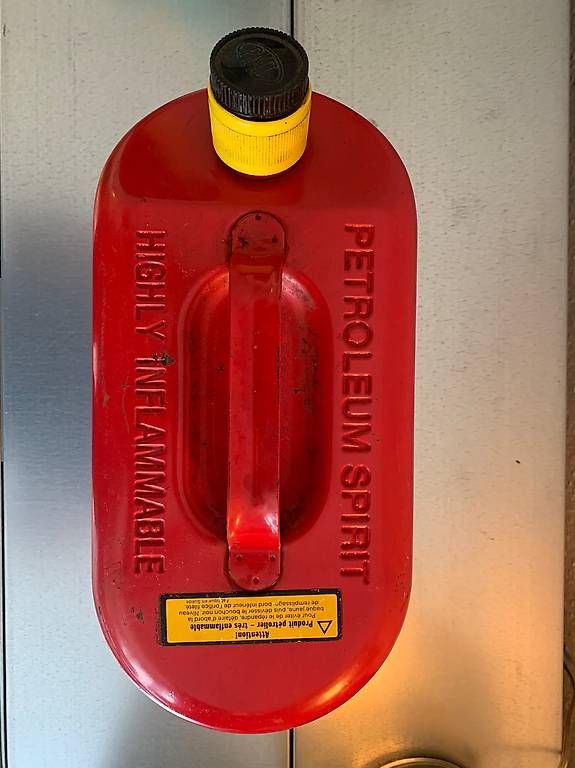 Taniche per benzina: Alter Benzinkanister – Usato da Zürich venduto da SW1979 1