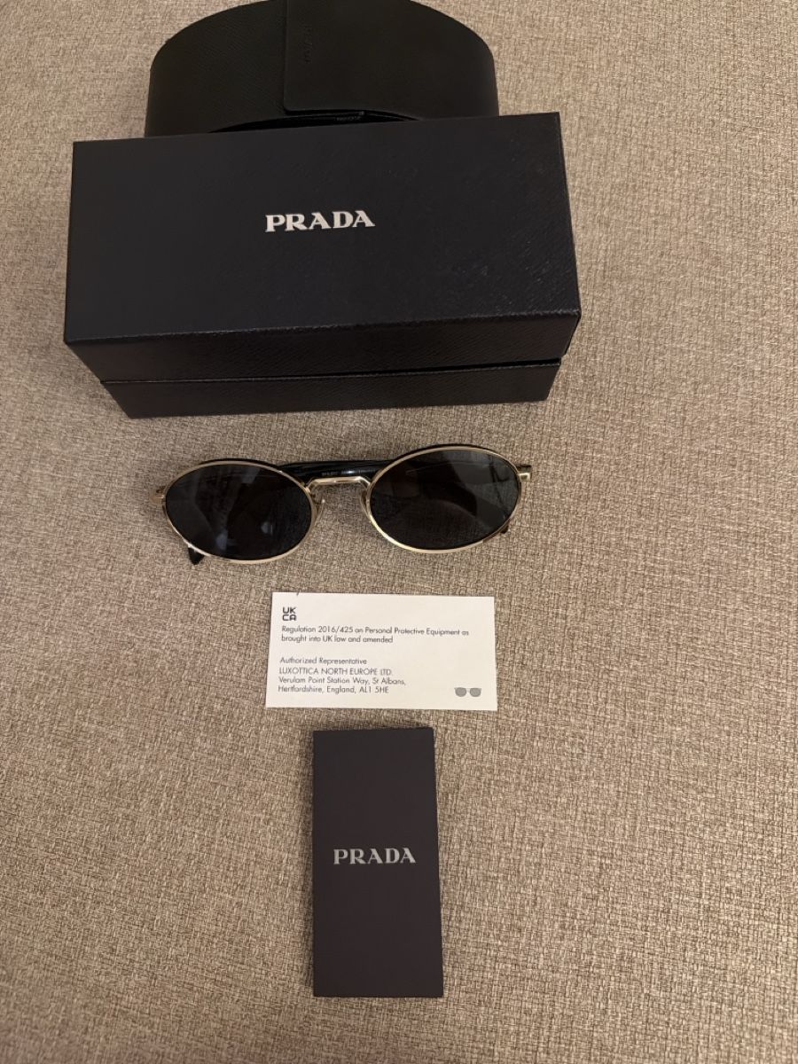 Prada Lunettes & Verres: PRADA Sonnenbrille Stylisch – D'occasion à Fribourg par mal_fq2y 3