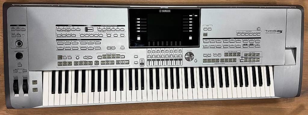 Strumenti musicali: Yamaha Tyros 5 Digital Workstation  – Usato da Unterseen venduto da Panini56 1