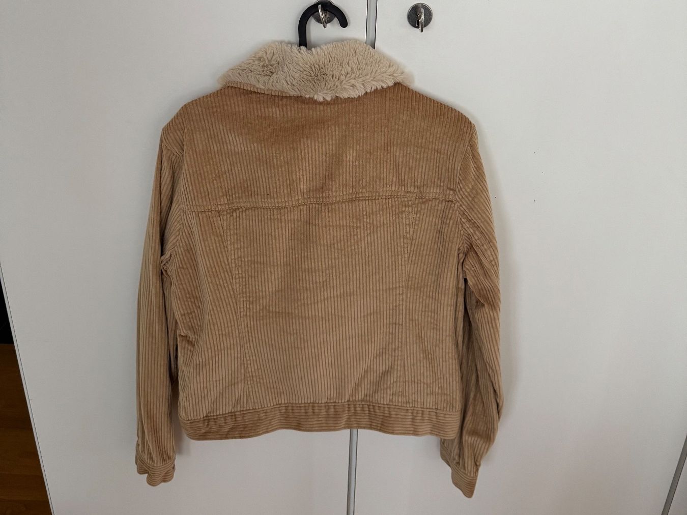 Abercrombie Jacken: braue Jacke mit Fell – Gebraucht aus Rüfenacht BE von NE_ 1