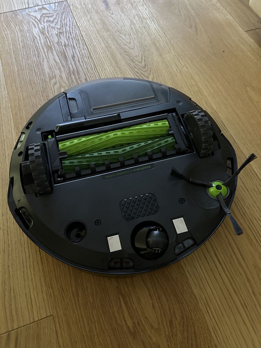 Irobot Staubsauger & Zubehör: Saugroboter iRobot Roomba J7 – Gebraucht aus Binningen von Pulfer90 1