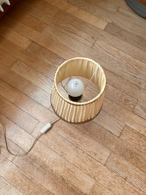 Lampes: Tischleuchte mit massivem Messingfuss & Stoffschirm – D'occasion à Aarwangen par kiwifan71 2