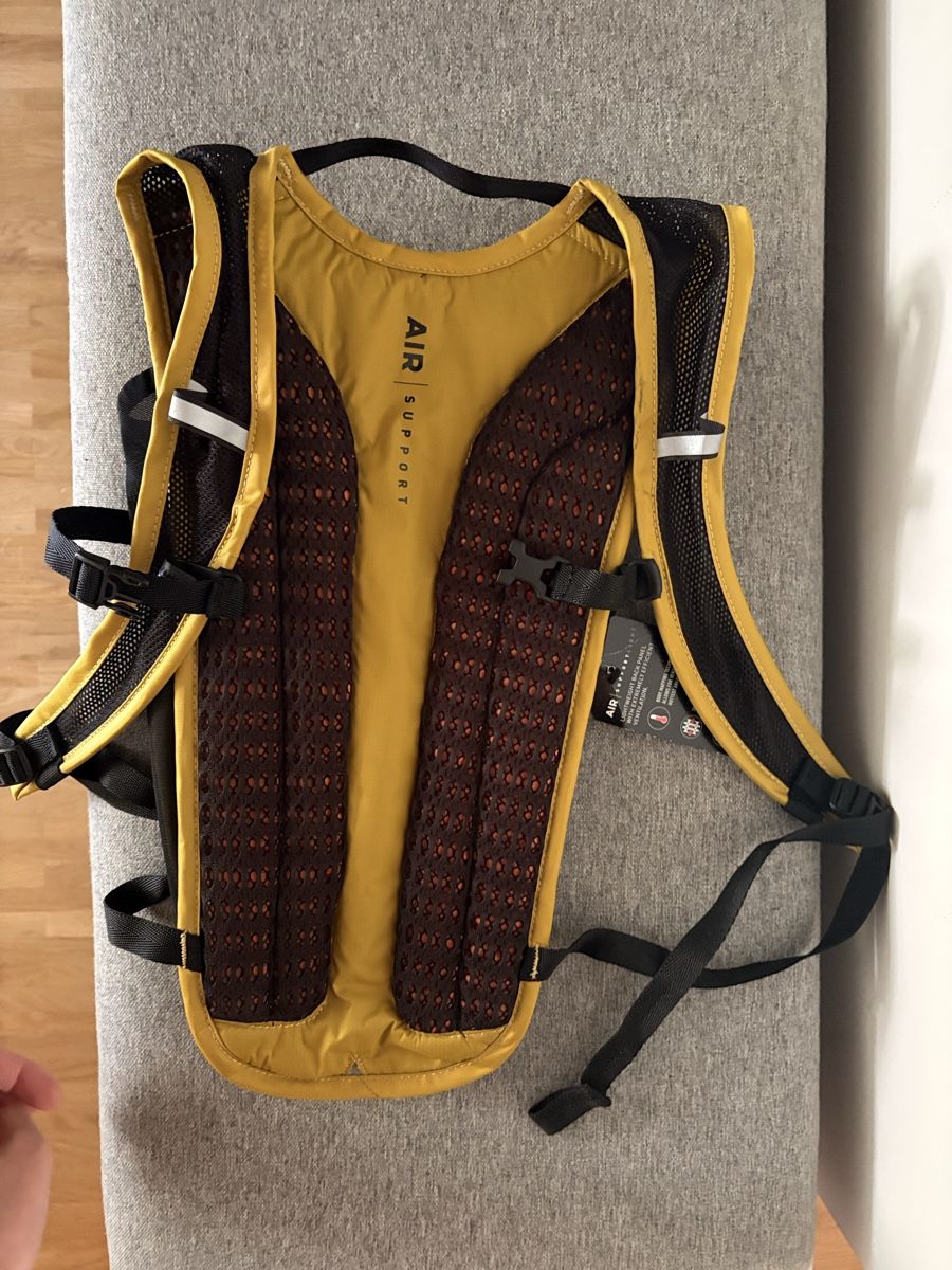 Camelbak Zaini: Zaino Camelbak Rogue 7l - Yellow without bladder – Nuovo (secondo la descrizione) da St. Gallen venduto da Sonja-SG 1