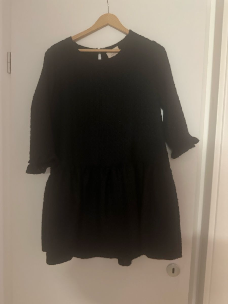 Vestiti: Robe Saaj – Usato da Founex venduto da reb_fws9
