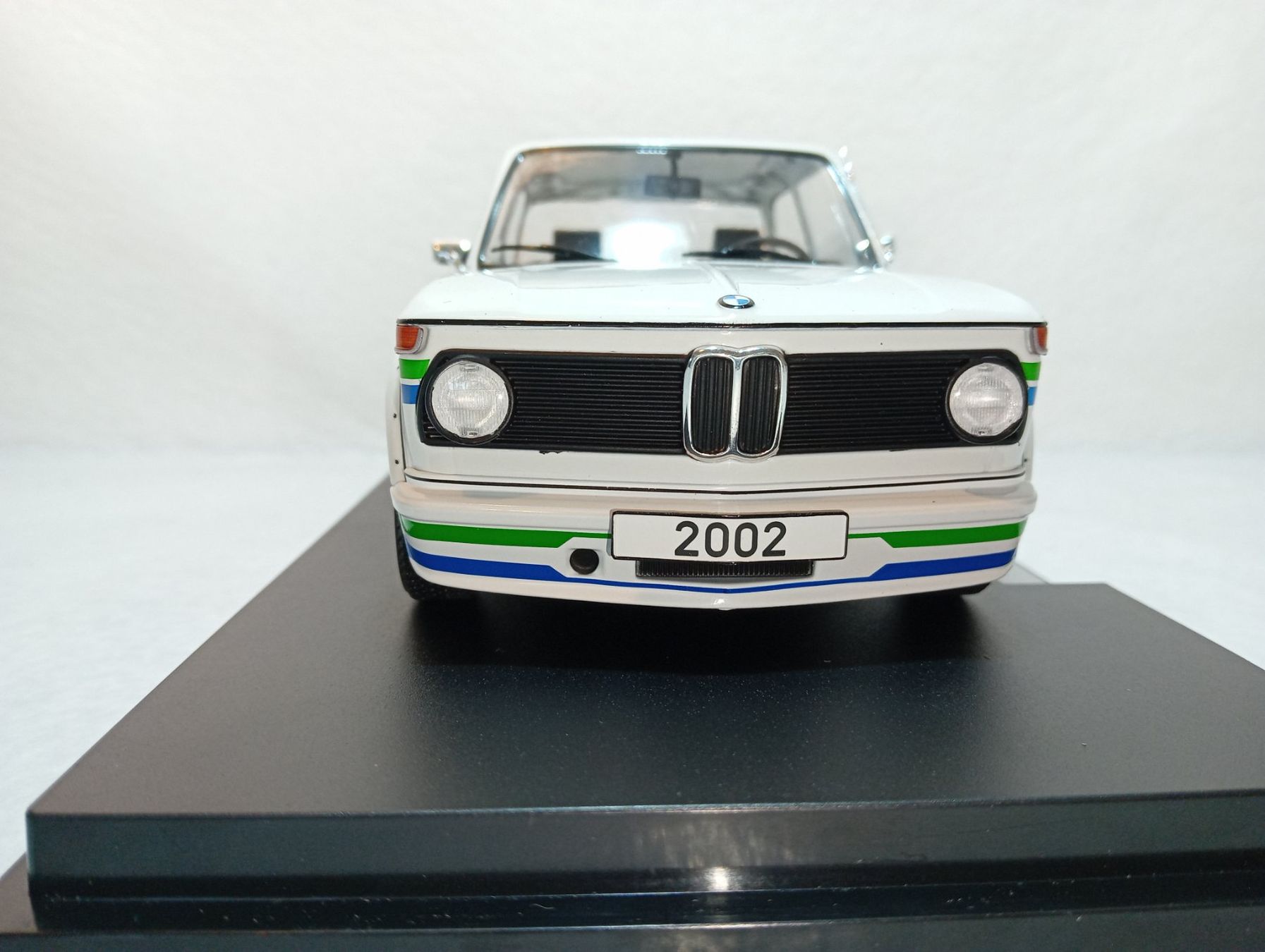 BMW Modellautos: BMW 2002 Alpina – Neu und originalverpackt aus Huttwil von Secondtrain 2