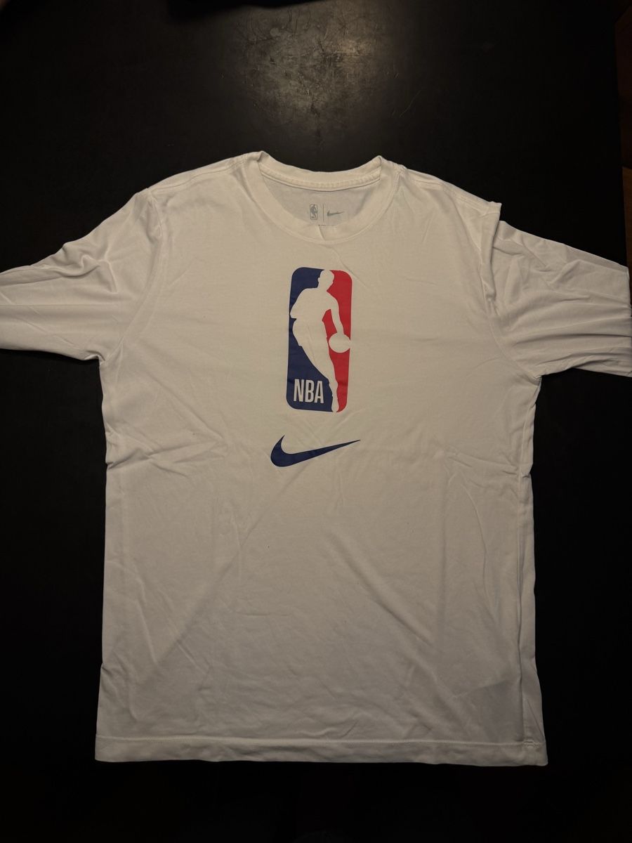 Nba T-shirt: NBA Longsleeve Shirt – Usato da Bern venduto da jan_bfn5