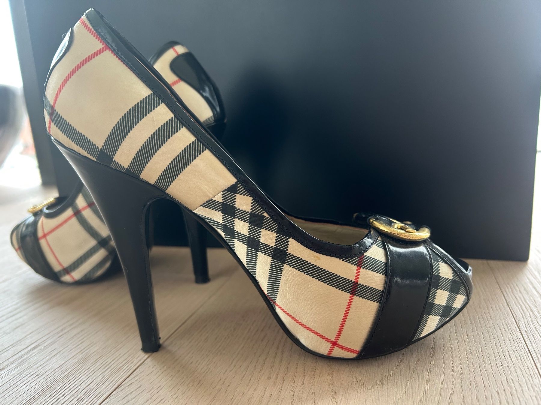 Burberry Scarpe da donna: Burberry Peep Toe Pumps – Usato da Kilchberg ZH venduto da Anie. 3
