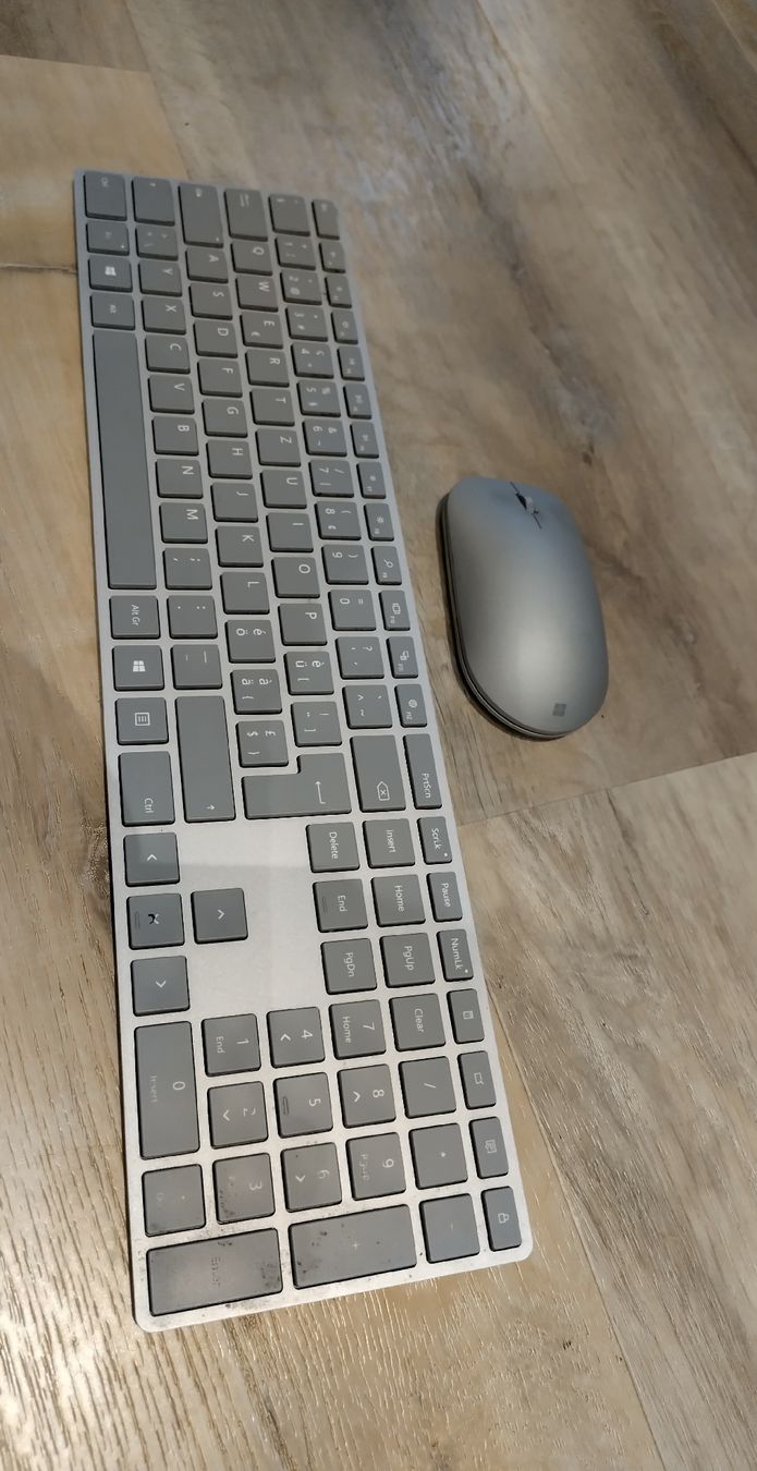 Microsoft Tastiere: Microsoft Surface Keyboard (CH, Kabellos) inkl. Maus – Usato da Dättwil AG venduto da Kleinaberfein
