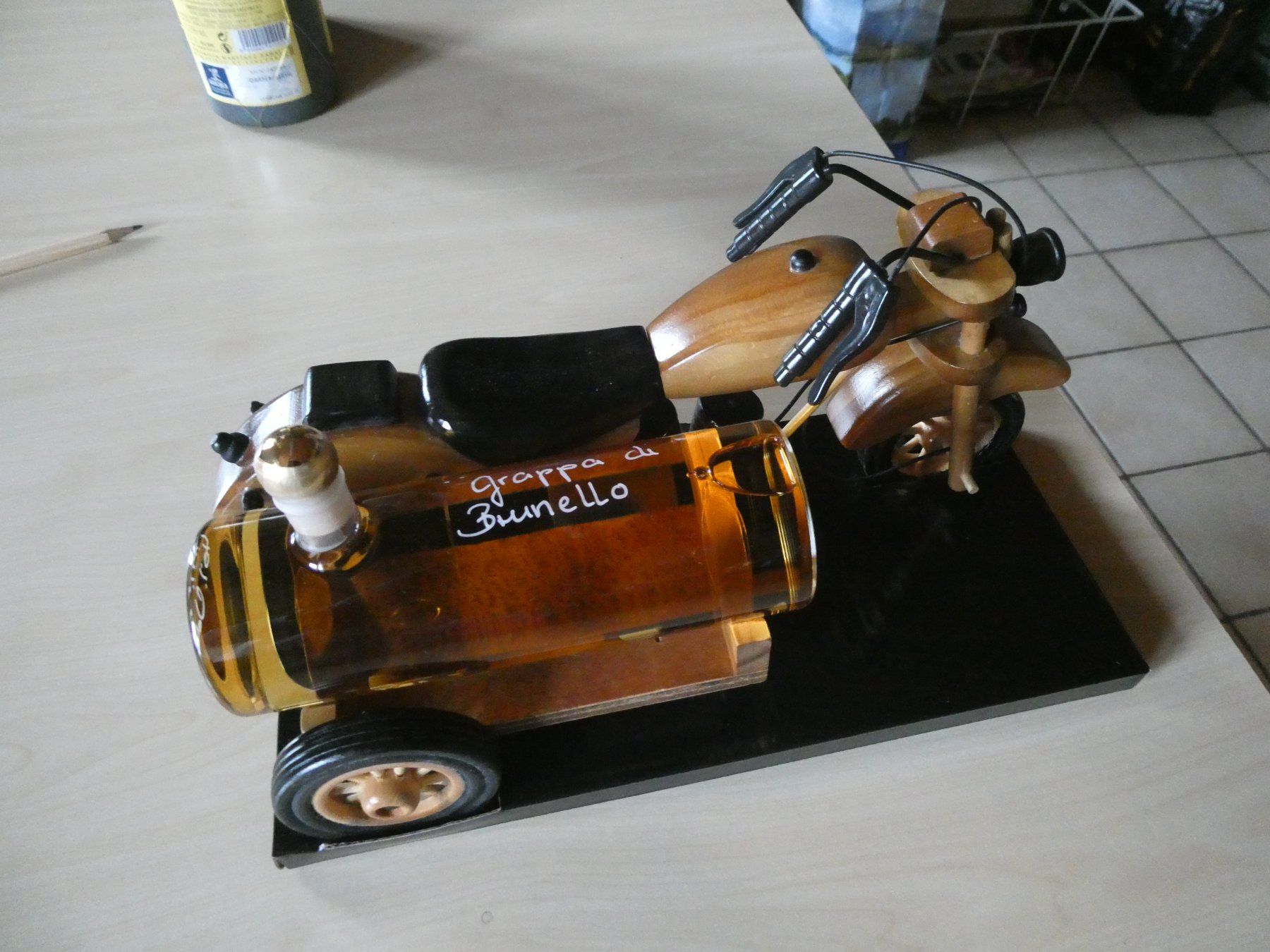 Spirituosen: Motorrad mit Seitenwagen und Grappa Flasche – Neu (gemäss Beschreibung) aus Eppenberg von huebi607