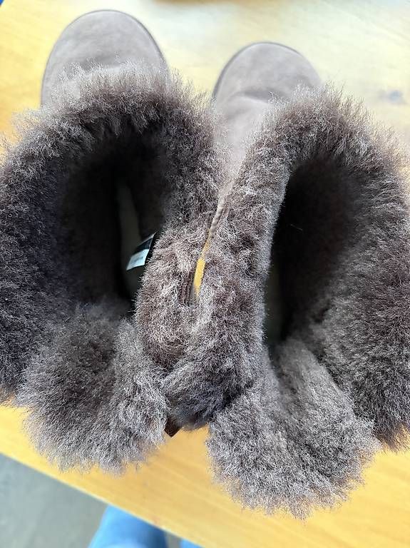 Scarpe da donna: UGGs Suede Ankle Boots – Usato da Zollikon venduto da getridofitnow 2