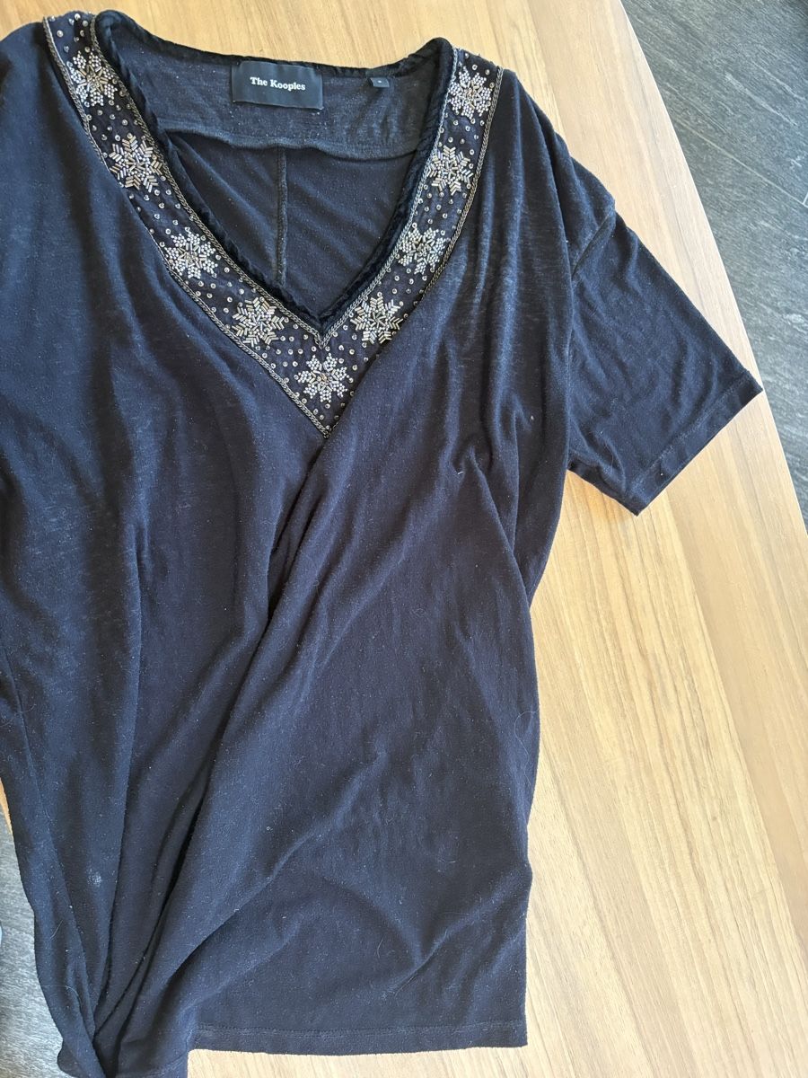 Kooples T-shirt: T shirt Kooples – Usato da Lausanne venduto da Soins