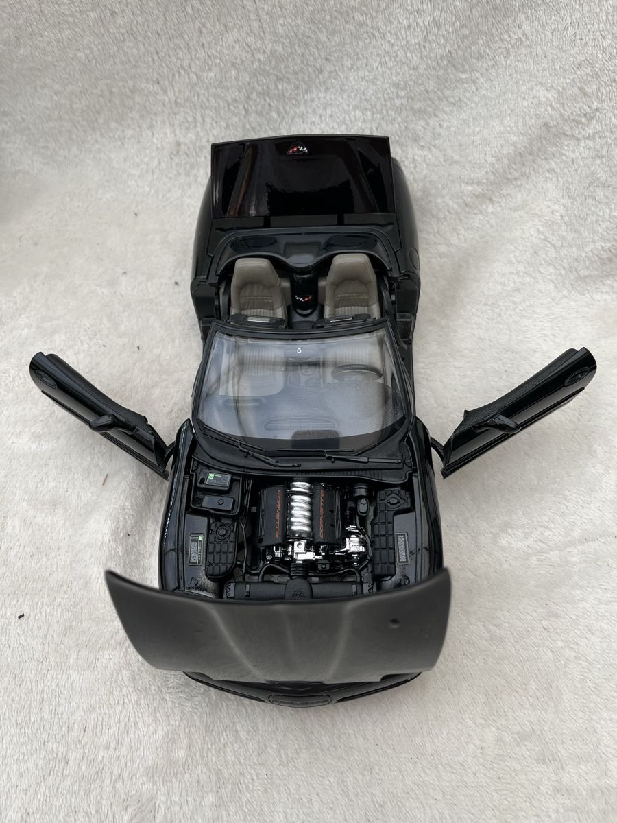 Chevrolet Modellini d'auto: Chevrolet Corvette Cabrio 1997 – Nuovo e nell'imballaggio originale da Oberweningen venduto da mer_2yn9 3