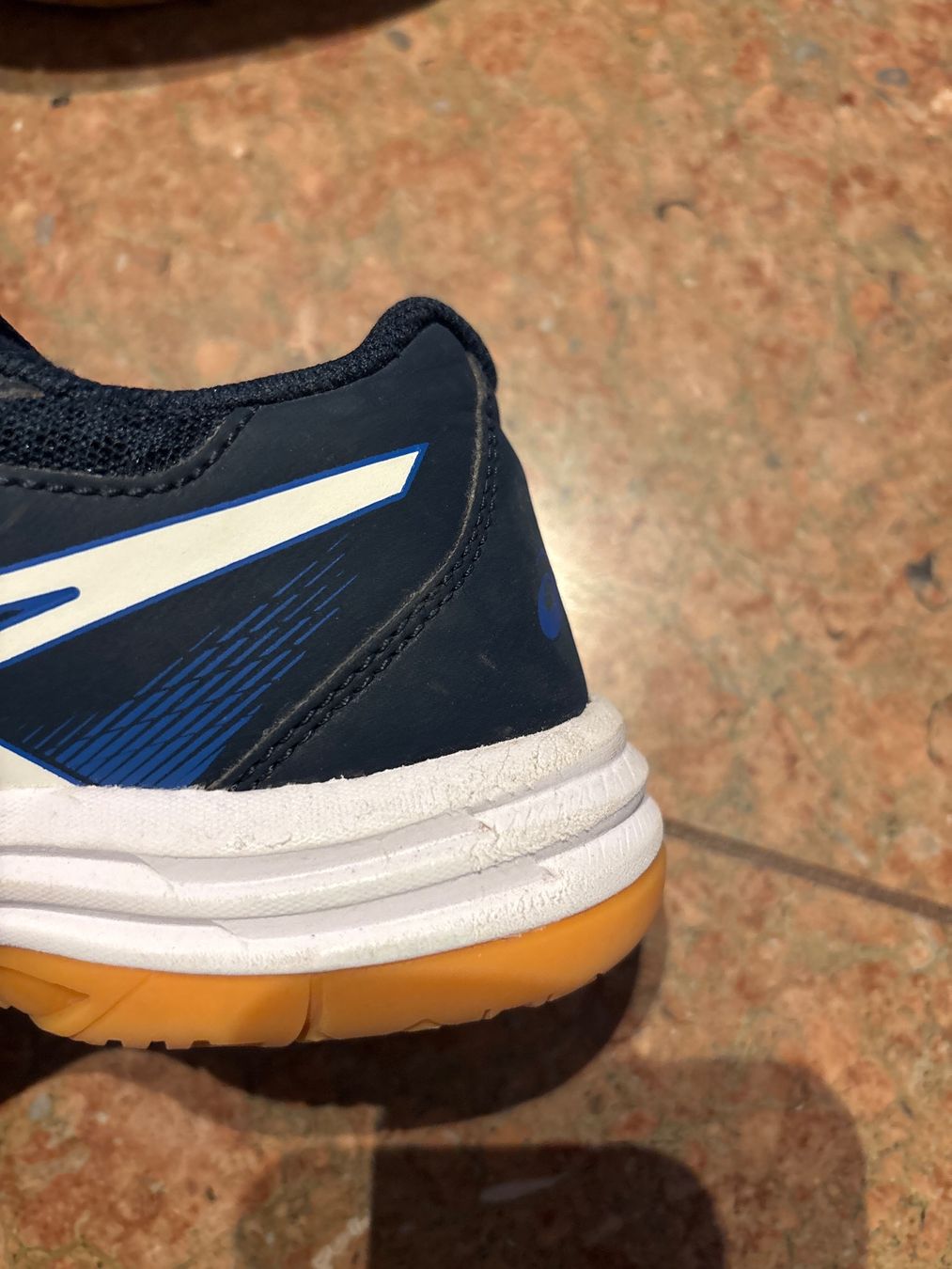 Schuhe für Jungen: Asics Hallenschuhe Gr 33 – Gebraucht aus Zürich von aniam 4