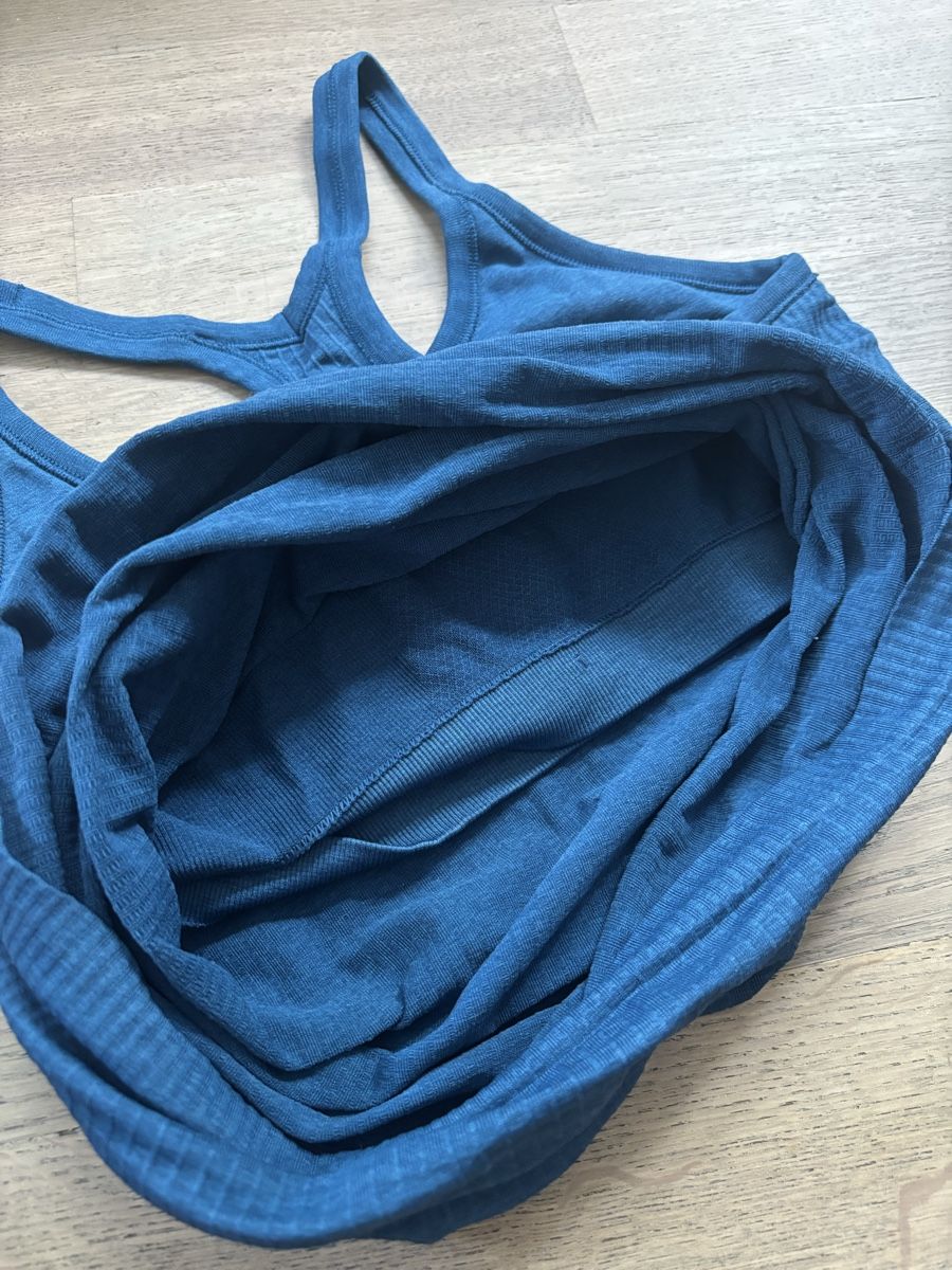 Lululemon Tops: Damen Tanktop  Lululemon blau Grösse 8 – Gebraucht aus Rüschlikon von abo66 2