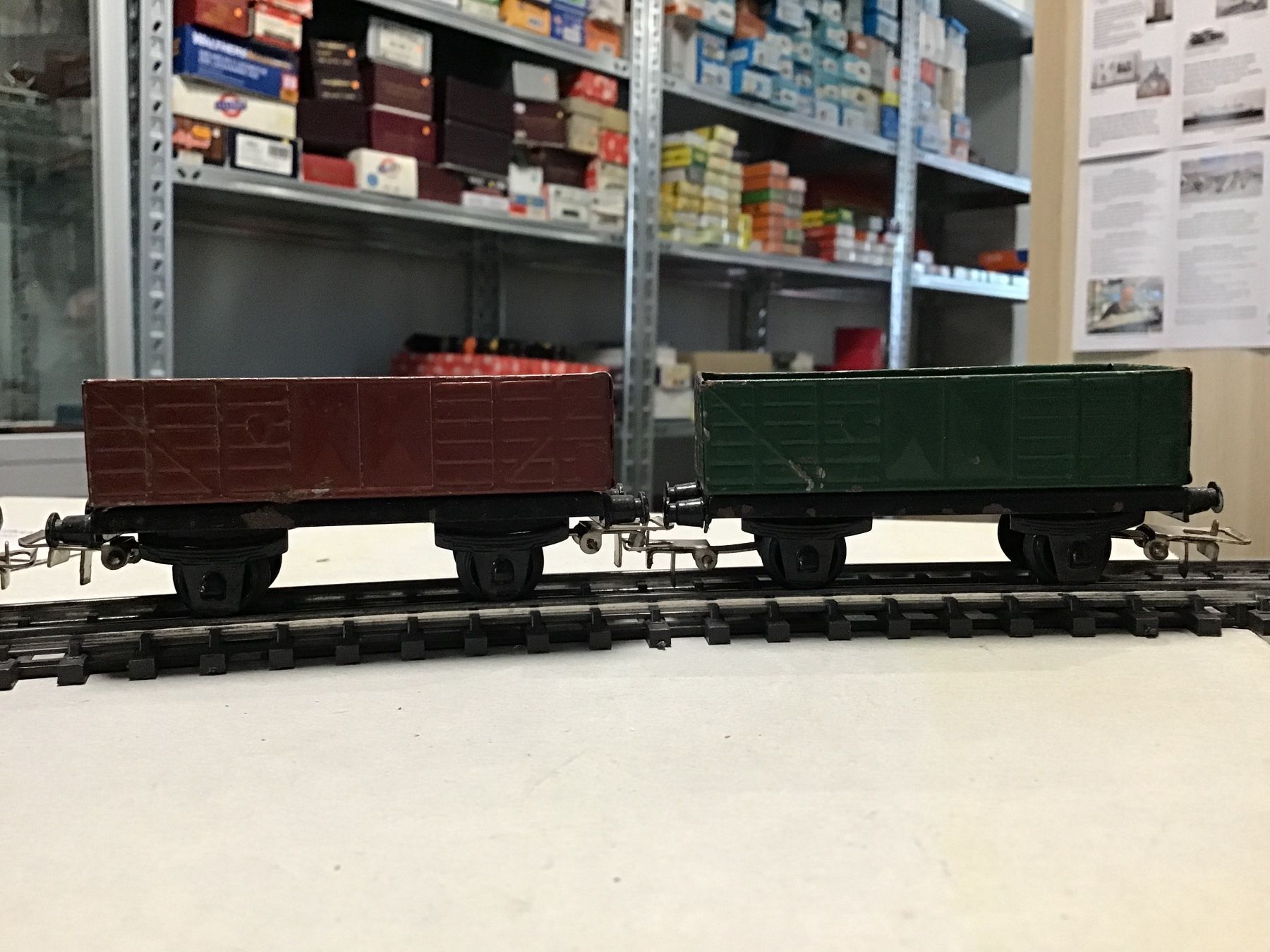 Liliput Modelleisenbahnen: LILIPUT FRÜHER GÜTERZUG BLECH/HOLZ H0 – Gebraucht aus Männedorf von Spezial-Modelle 1