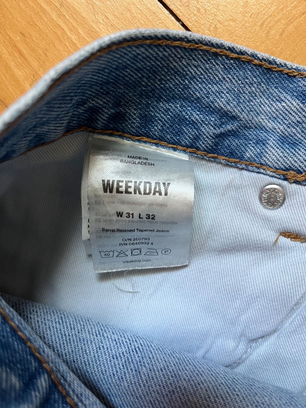 Weekday Jeans: Weekday Jeans 32/32 Barrel – Usato da Niederscherli venduto da noa_tc6b 3