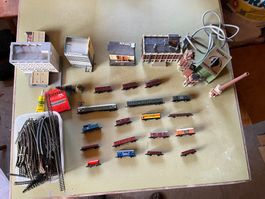 Schienen, Trafo, Wagen und eine Lok Spur N