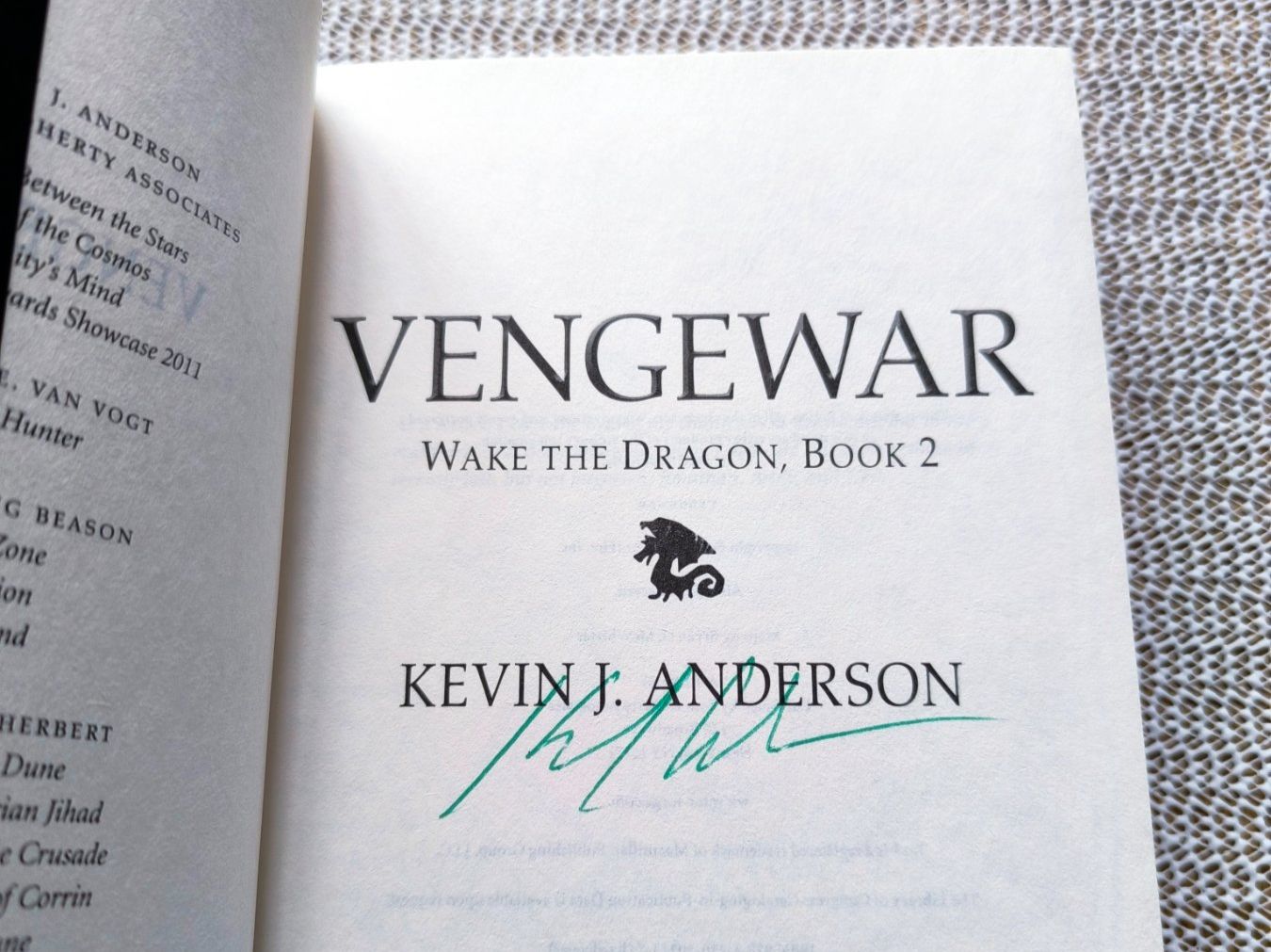 Bücher: Wake the Dragon Buch-Trilogie mit Autorenautogramm – Neu (gemäss Beschreibung) aus Oberwil i. S. von Smilijoe 3