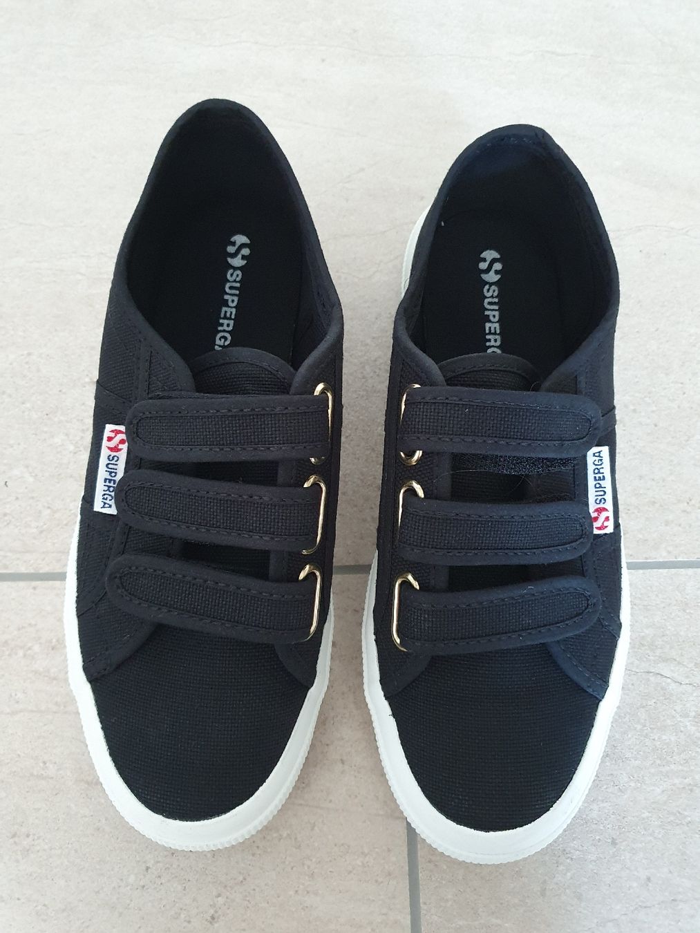 Superga Scarpe da donna: Superga mit Klett schwarz - gold – Nuovo (secondo la descrizione) da Wettingen venduto da __Dom__ 1