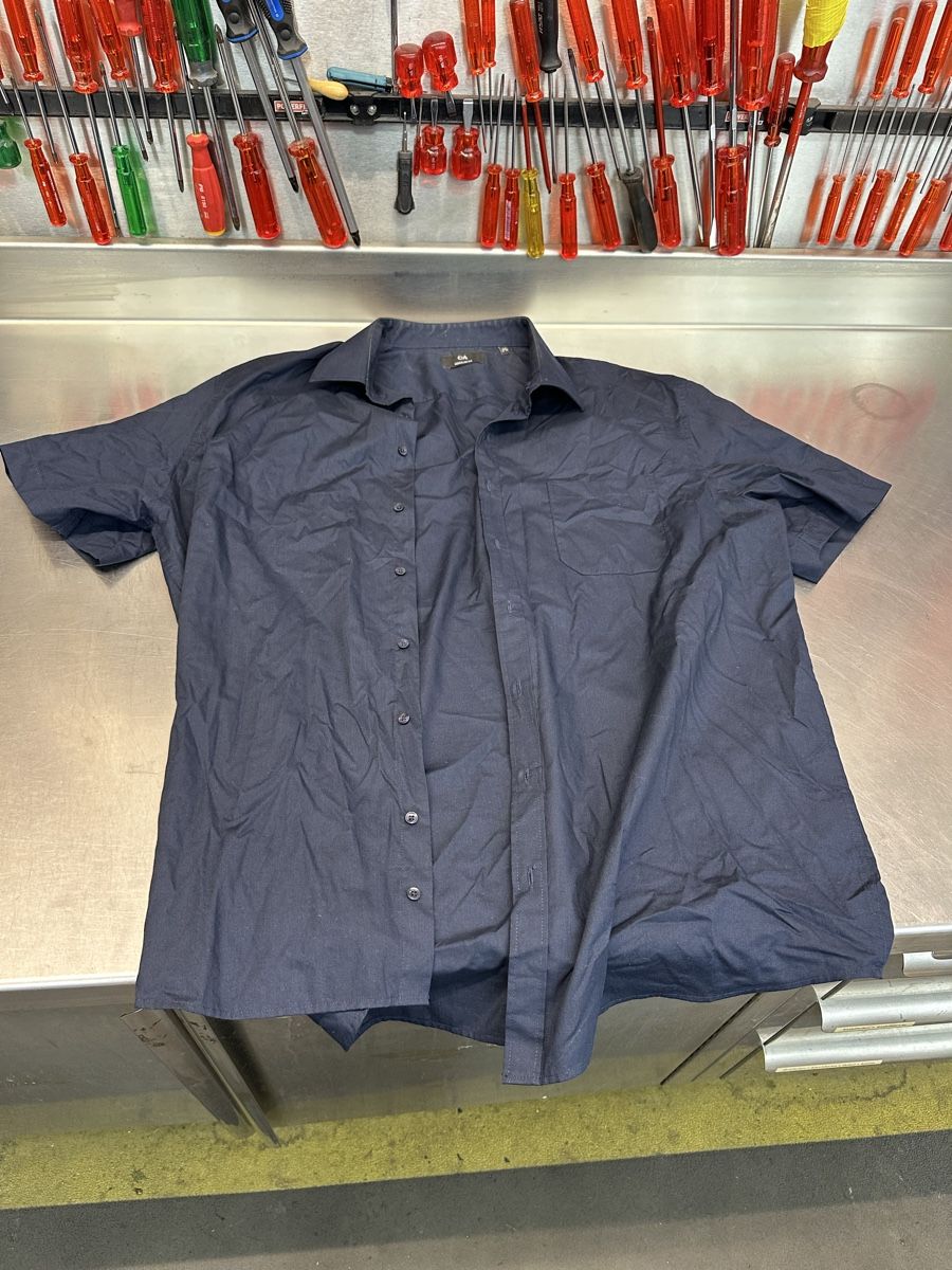 C&A T-Shirts: Kurzarm Hemd C&A Regular Fit dunkelblau – Gebraucht aus Schwende von weesli