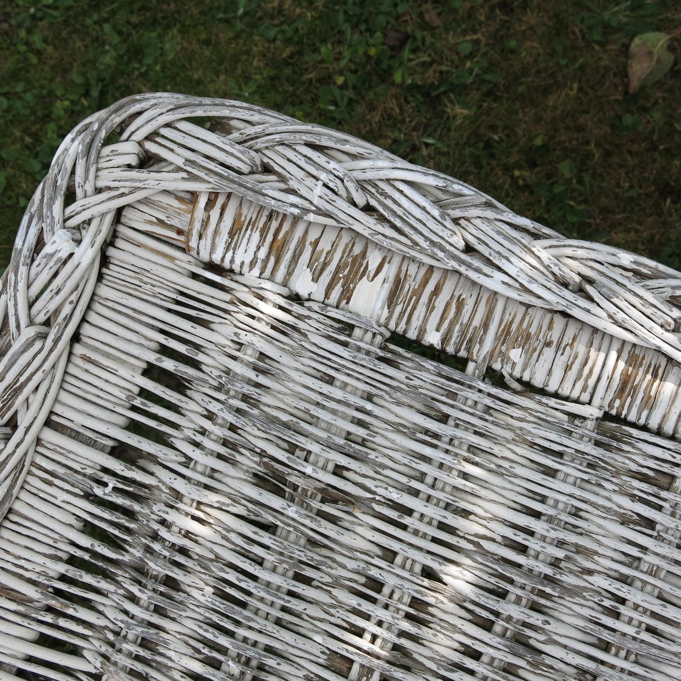Tische: Korbtisch weiss Original – Gebraucht aus Seltisberg von pipistrumpf 6