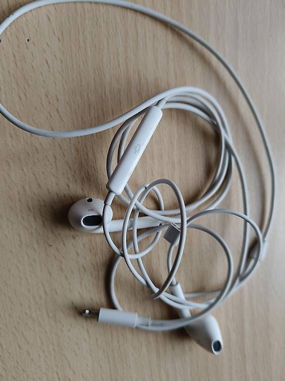 Casques audio: Kopfhörer für iPhone  – D'occasion à Sargans par punkmarado
