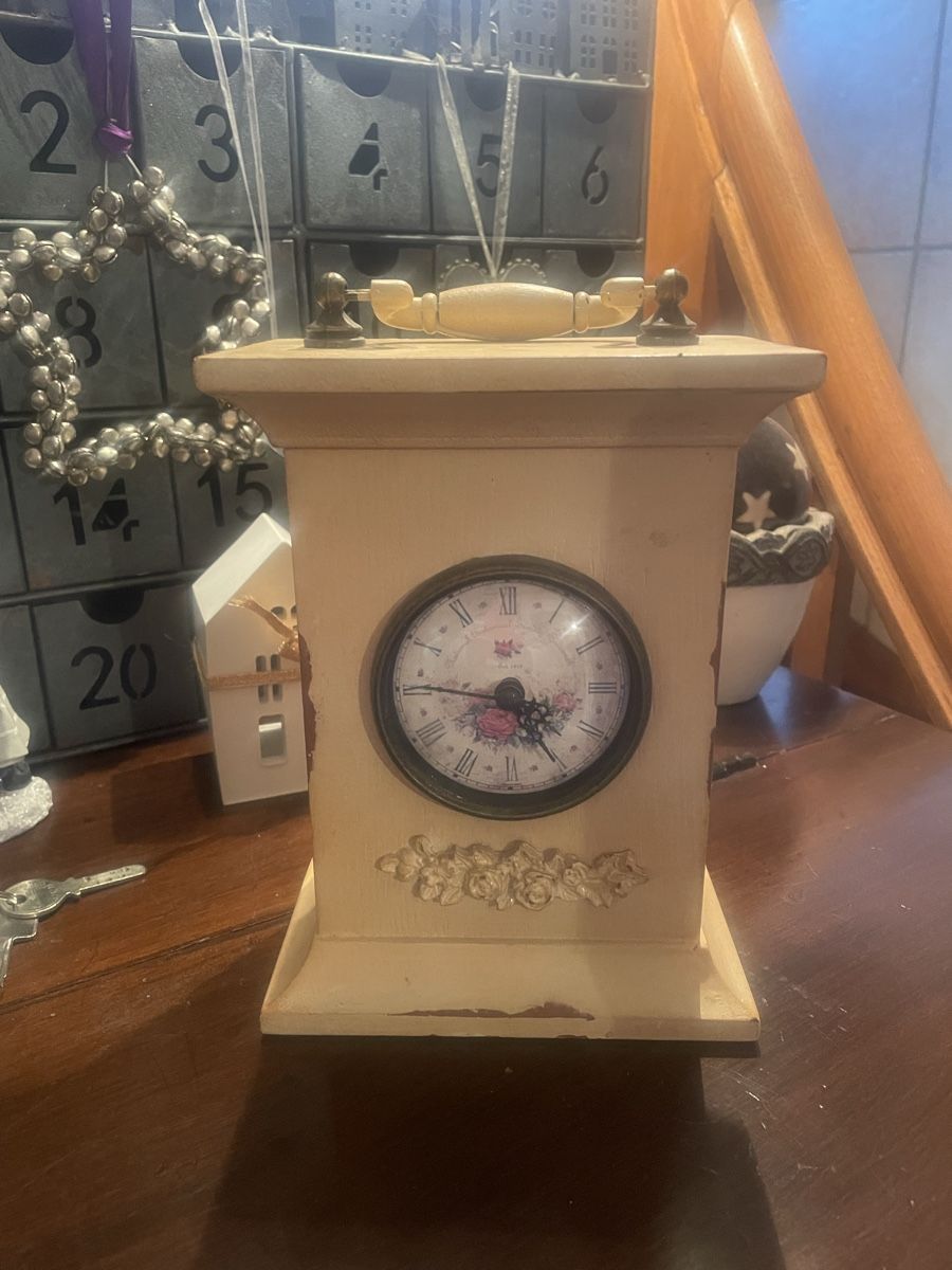 Orologi da terra & Orologi da parete: Shabby Chic Uhr – Usato da Schaffhausen venduto da Ibag