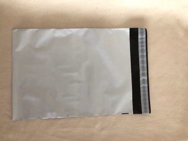 Couverts & Versandtaschen: 10 Versandbeutel mit Haftklebeverschluss 24 x 32 cm – Neu (gemäss Beschreibung) aus Zuchwil von tramonto100 1