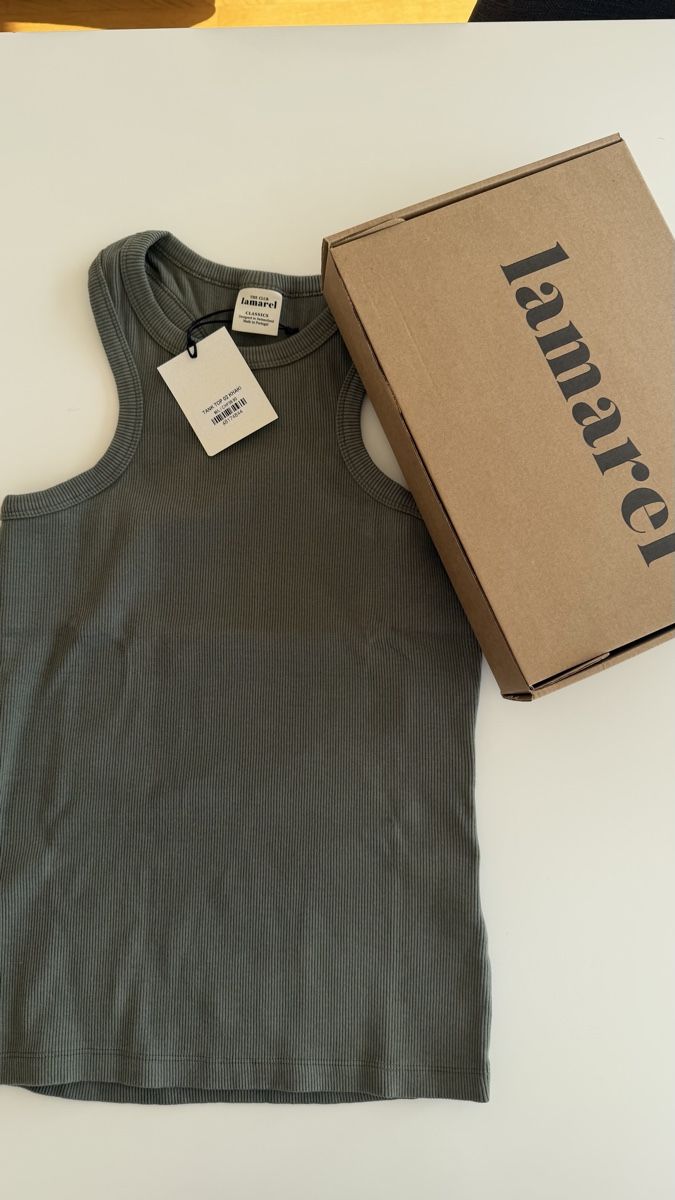 Lamarel Tops: Lamarel tank top – Neu und originalverpackt aus Küsnacht ZH von tra_678y
