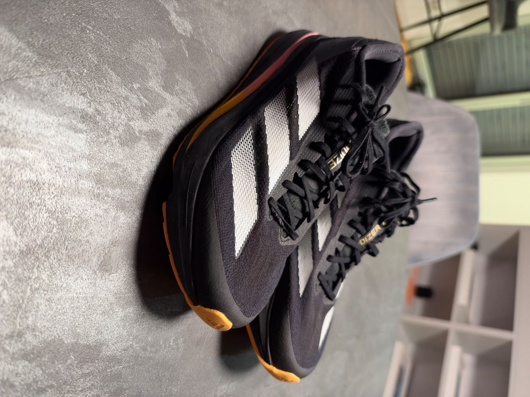 Adidas Scarpe da uomo: Adidas Evo 43 1/3 – Nuovo (secondo la descrizione) da Kirchberg SG venduto da SchweizerStein 1