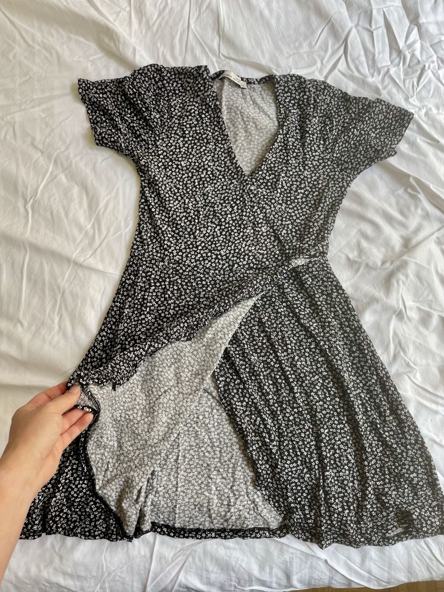 Pull&Bear Vestiti: Kleid Blumenmuster dunkelblau/weiss Grösse M, pull&bear – Usato da Zürich venduto da Carlajimena 3
