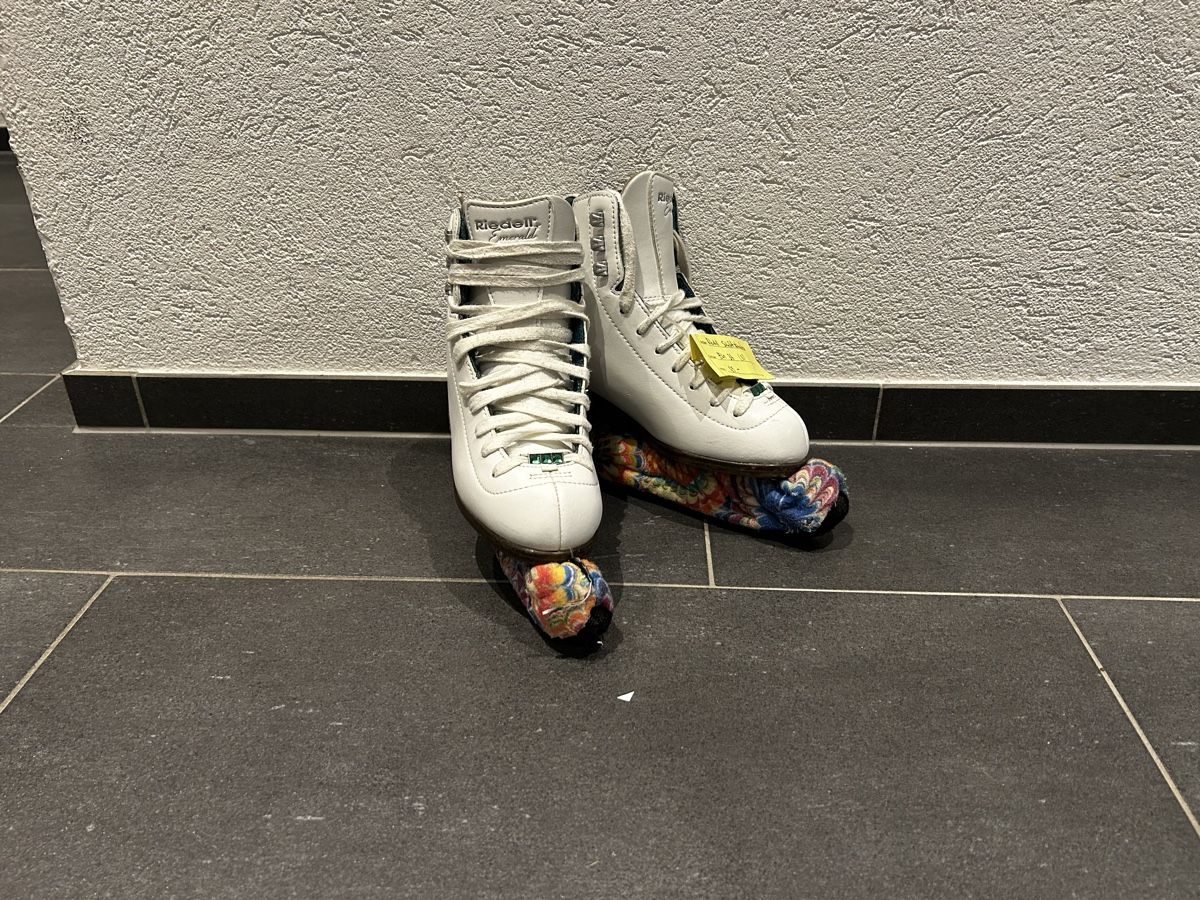 Pattini da ghiaccio: Riedell Schlittschuhe Emerald Eiskunst Eislauf Gr. 33 – Usato da Aesch ZH venduto da bolozo 1