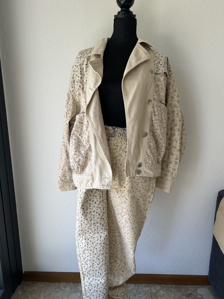 Bershka Jacken: Veste et pantalon à fleurs – Gebraucht aus Sion von cle_8cd5