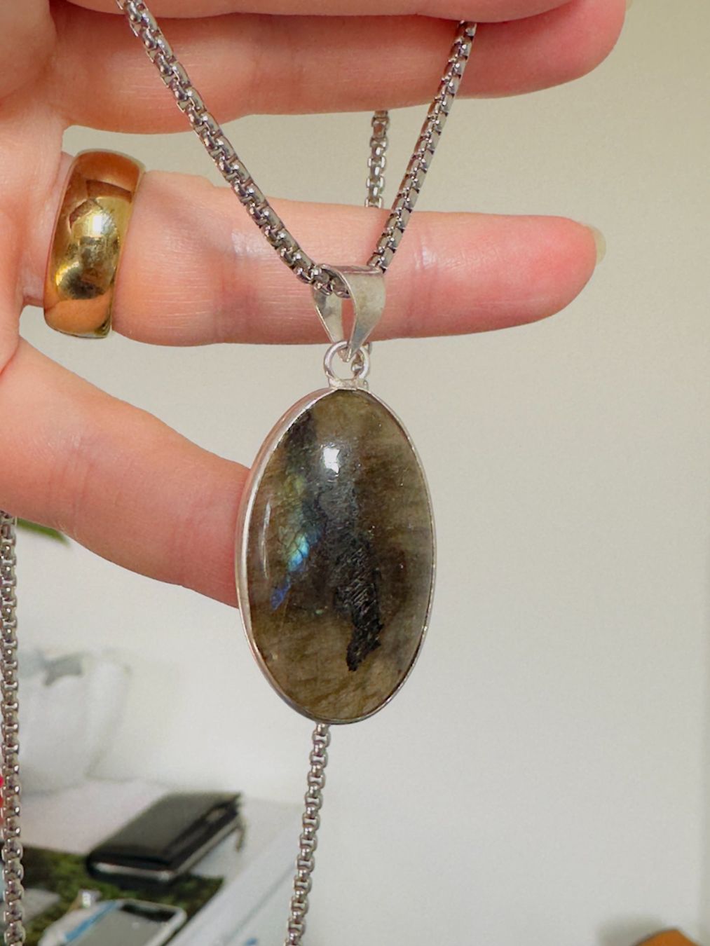 Ketten: Fashionable labradorite necklace – Neu und originalverpackt aus Genève von AGBERG 7