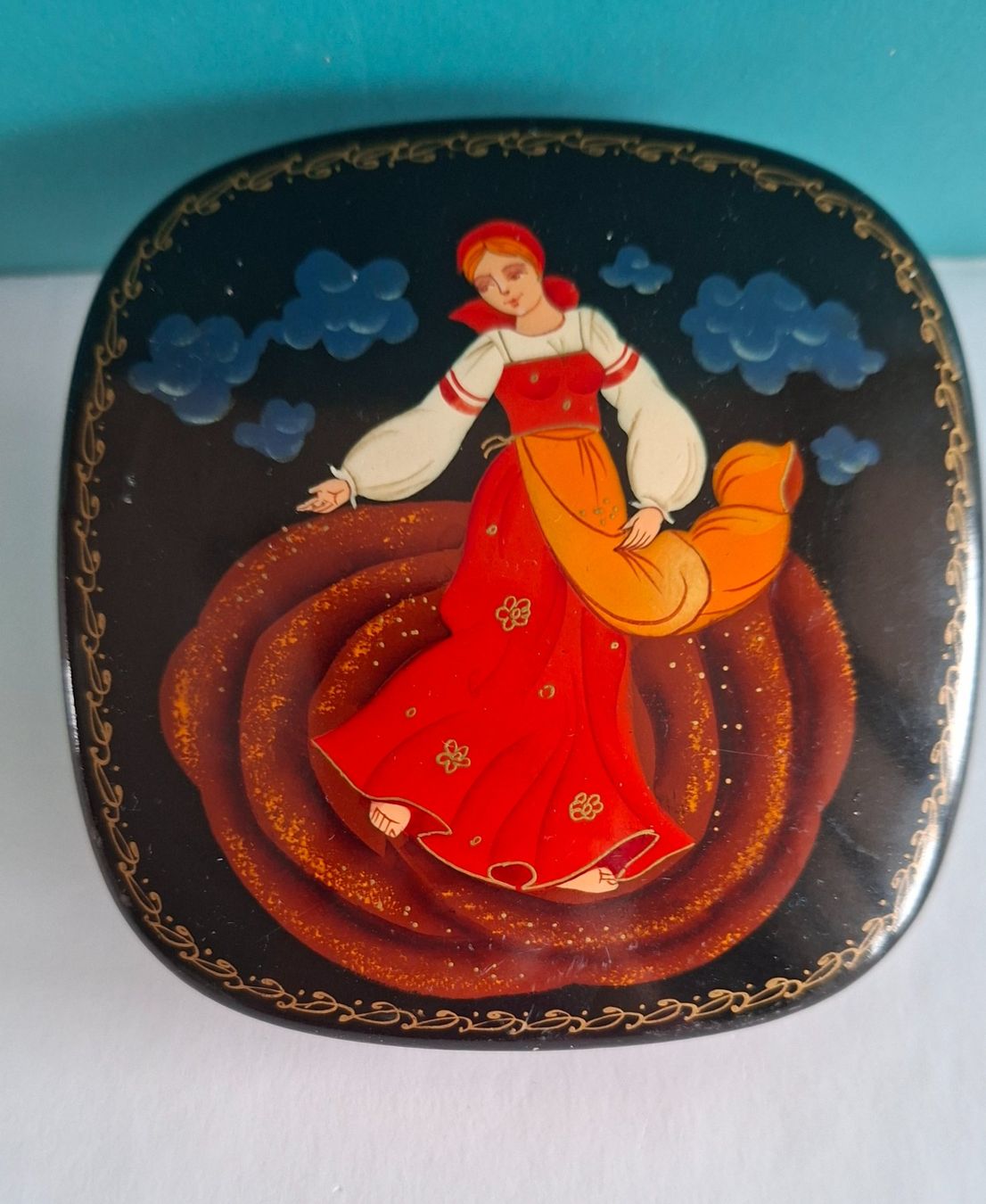 Tutte le decorazioni: Russische Metalldose Bemalt Top! – Usato da Opfikon venduto da Diversamente