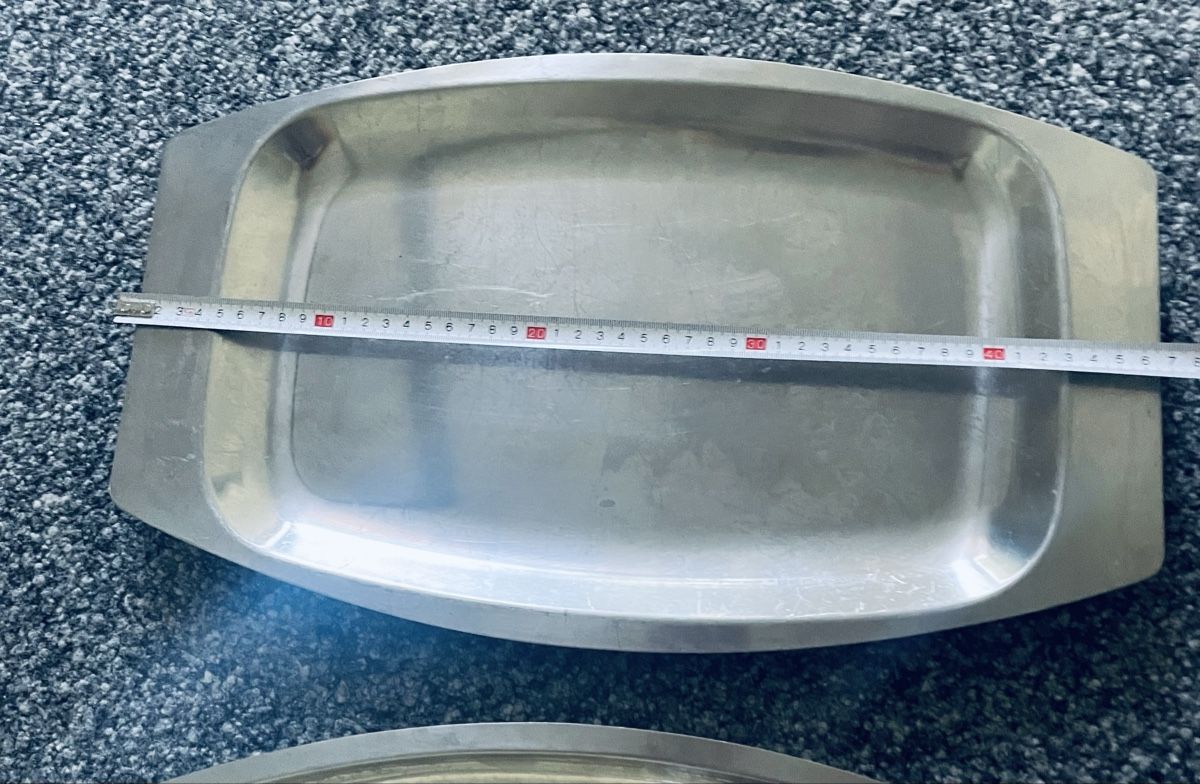 Piatti di portata: Tablett Serviertablett Metall mit Griffen 2 Stk. – Usato da Au ZH venduto da Jaggy4 4