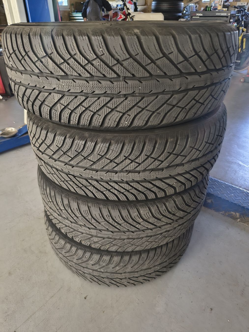 Pneus & Kompletträder: Cooper Satz Winter 225/60R18 – Gebraucht aus Volketswil von wrrhx 1
