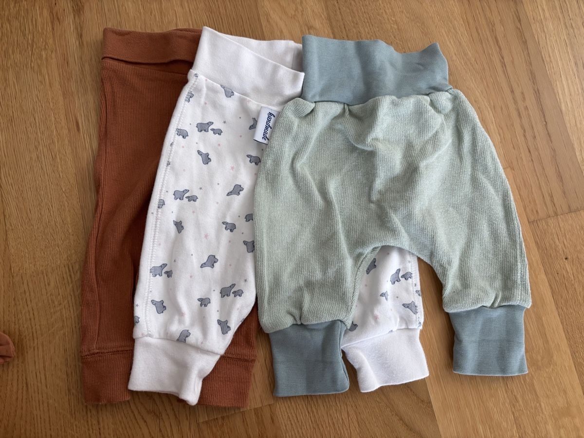 Lotti & Set di vestiti: Süsse Hosen Gr. 62 – Usato da Remetschwil venduto da est_zk69