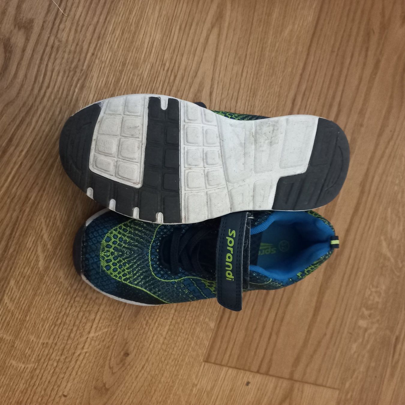 Scarpe per ragazzi: Stoffschuhe gr.32 – Usato da Bachenbülach venduto da enigmatic 1