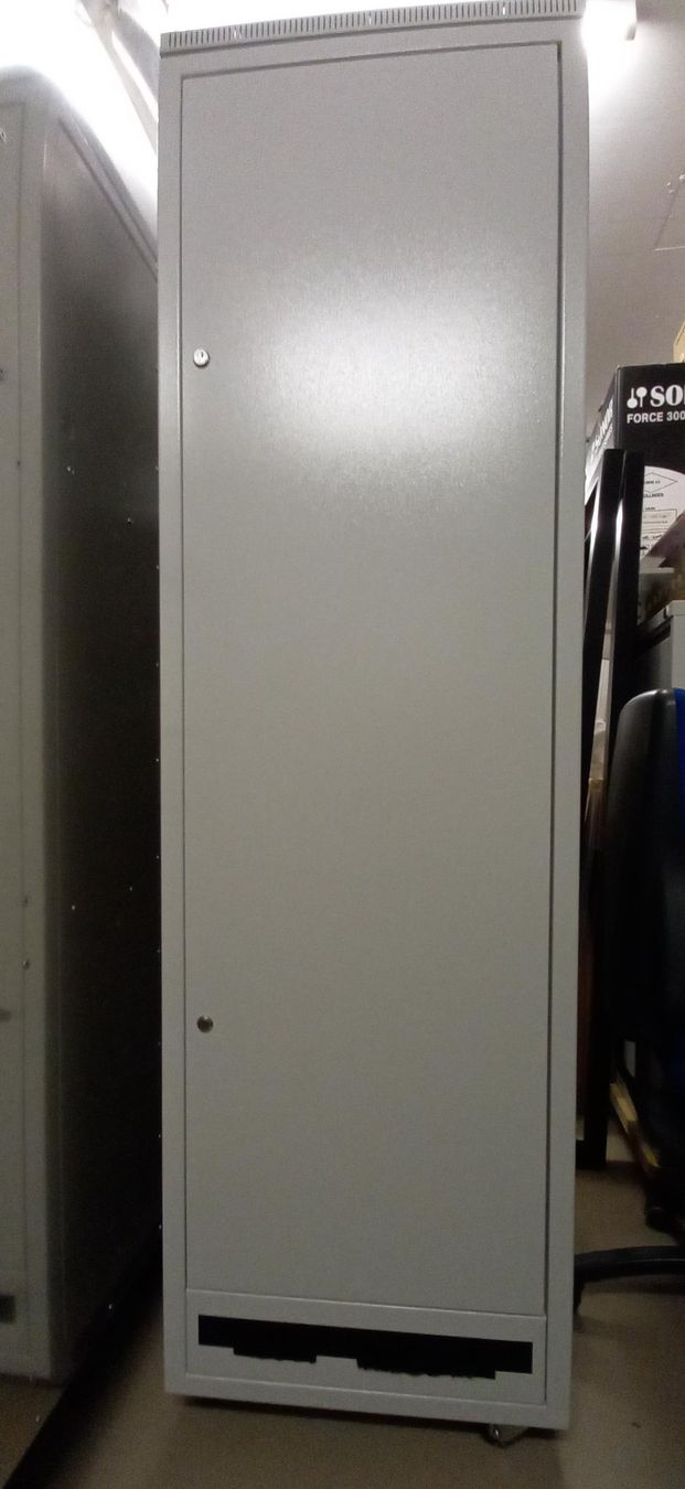 Racks & Cavalletti: RACK 19" 44HE PER STUDIO AUDIO-VIDEO, SERVER, INSONORIZZATO – Nuovo e nell'imballaggio originale da Porza venduto da alba55 1