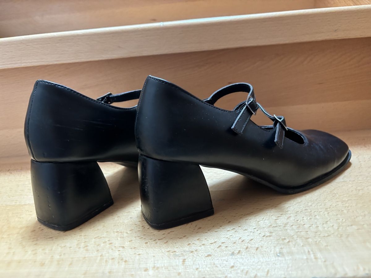 Scarpe da donna: Chaussures noires à talons taille 39 – Usato da Avry-devant-Pont venduto da Odilee 1