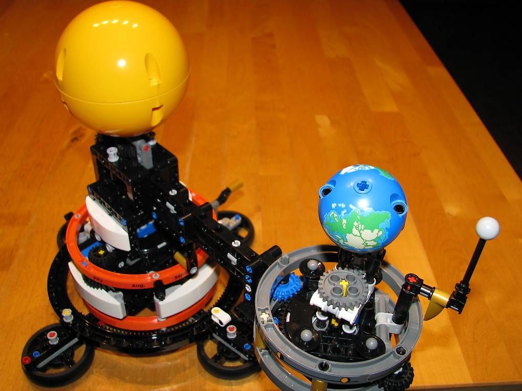 Lego Giocattoli: Lego Technik 42179 Planet Earth and Moon in Orbit – Usato da Wangen b. Olten venduto da Binggeli4 3