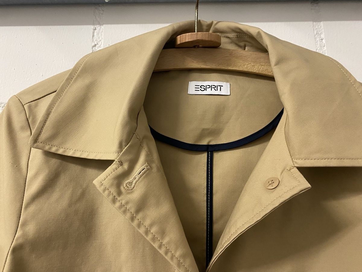 Esprit Cappotti: Esprit Regenmantel beige 34 – Usato da Thun venduto da Rolbabs 2