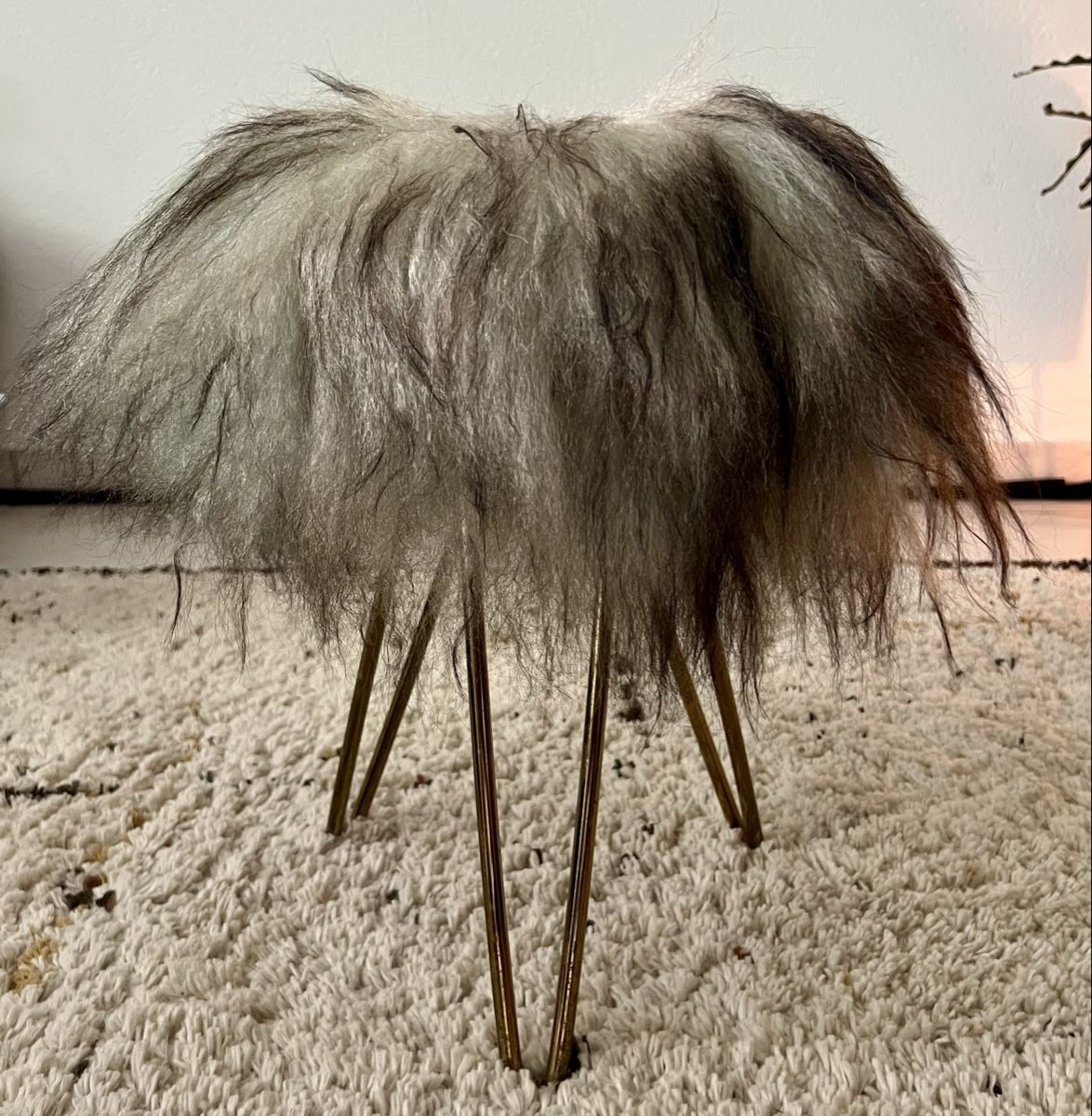 Sgabelli: Original 70er Design Fellhocker Hairpin Hocker – Usato da Hunzenschwil venduto da Madachica 1