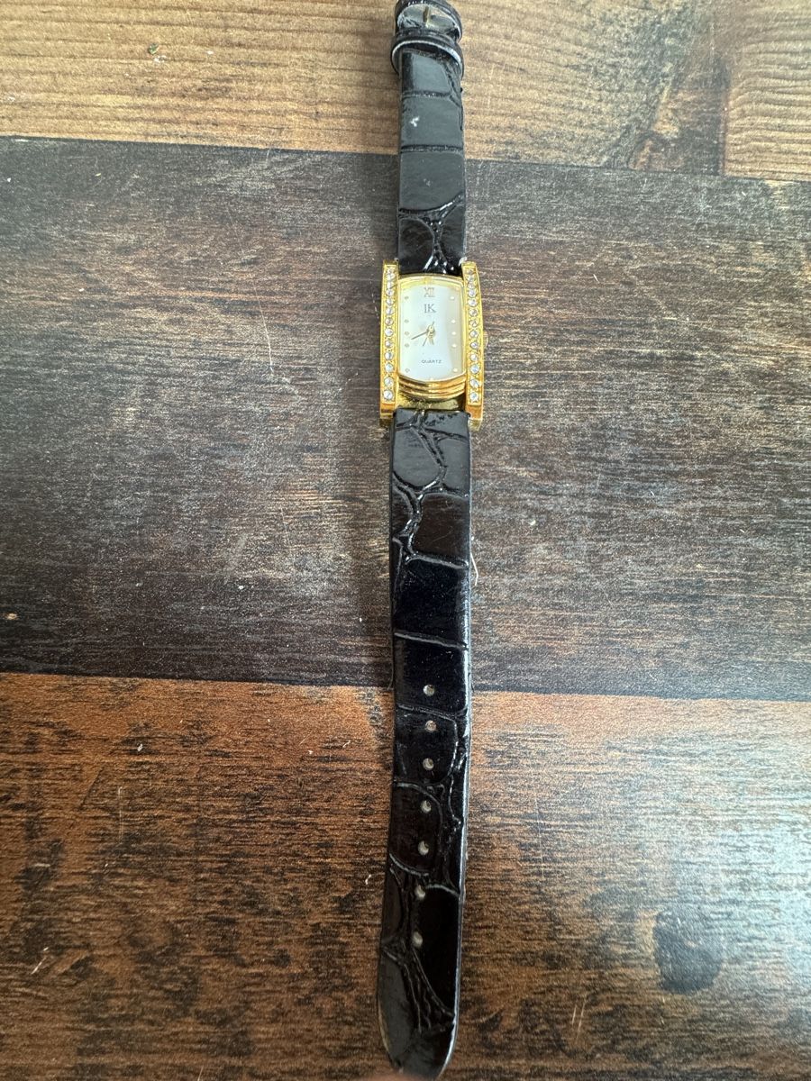 Orologi: Montre bracelet IK quartz – Usato da Erde venduto da CBarts 1