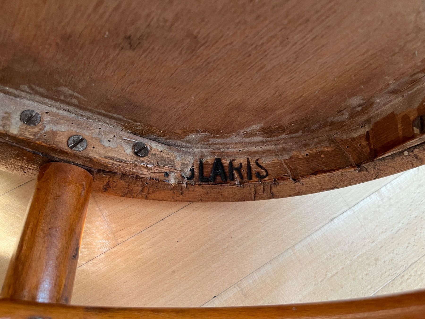 Horgen Glarus Sgabelli: Klassischer Hocker von Horgen Glarus – Usato da Sirnach venduto da Gozogo 4