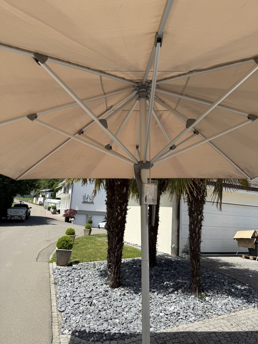 Glatz Ombrelloni: Sonnenschirm Fortero 350cm x 350cm – Usato da Bussnang venduto da IfeAS4 2