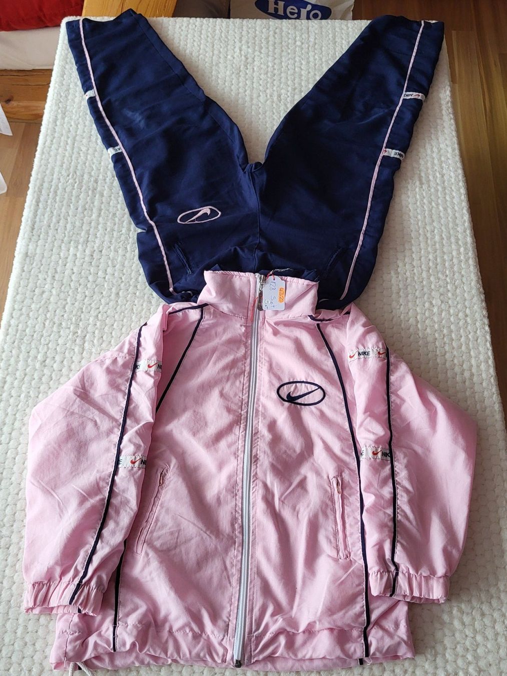 Nike Lotti & Set di vestiti: Nike Mädchen-Trainer – Usato da Hunzenschwil venduto da CashGirl